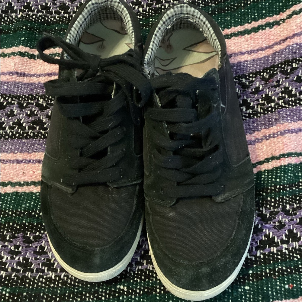Gravis women’s low down sneaker-SZ 9
H-6